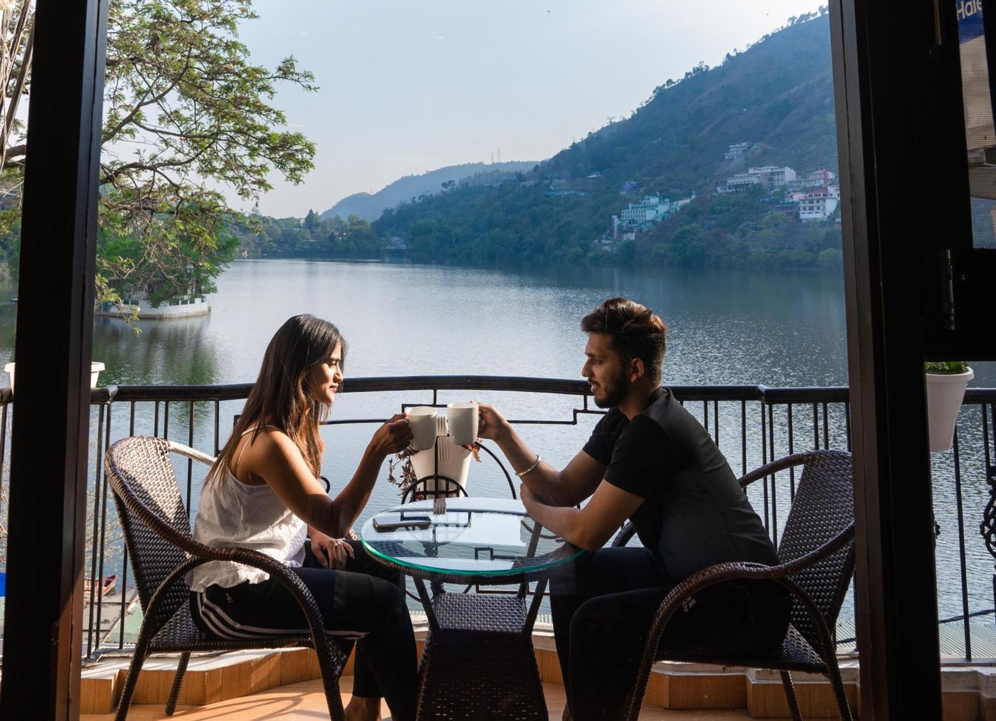 The Lake Hill Nainital Exteriör bild
